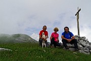 61 Alla croce del Matto di Golla (1941 m) con vista in Golla